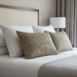 روبالشی برجسته مجلسی طلایی