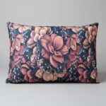 روبالشی نرم و گلدار مشکی