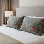 روبالشی زردار مخمل مبلی