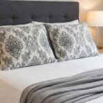 رو بالشی مخمل مبلی شیک کرمی